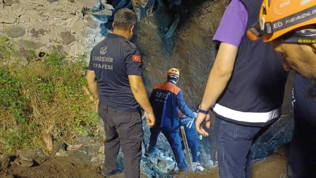 Define ararken hayatını kaybetti! 3 kere toprağın altına girdi 7